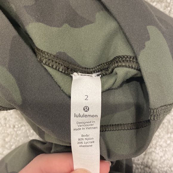 Size 2 Lululemon leggings, 28 inch - Picture 3 of 4